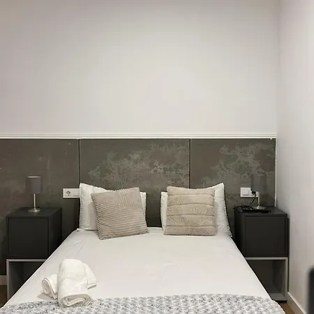 Turísticos Plaza Atochas # 4 Apartahotel A Coruña