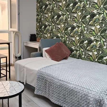 Turísticos Plaza Atochas # 4 Apartahotel A Coruña